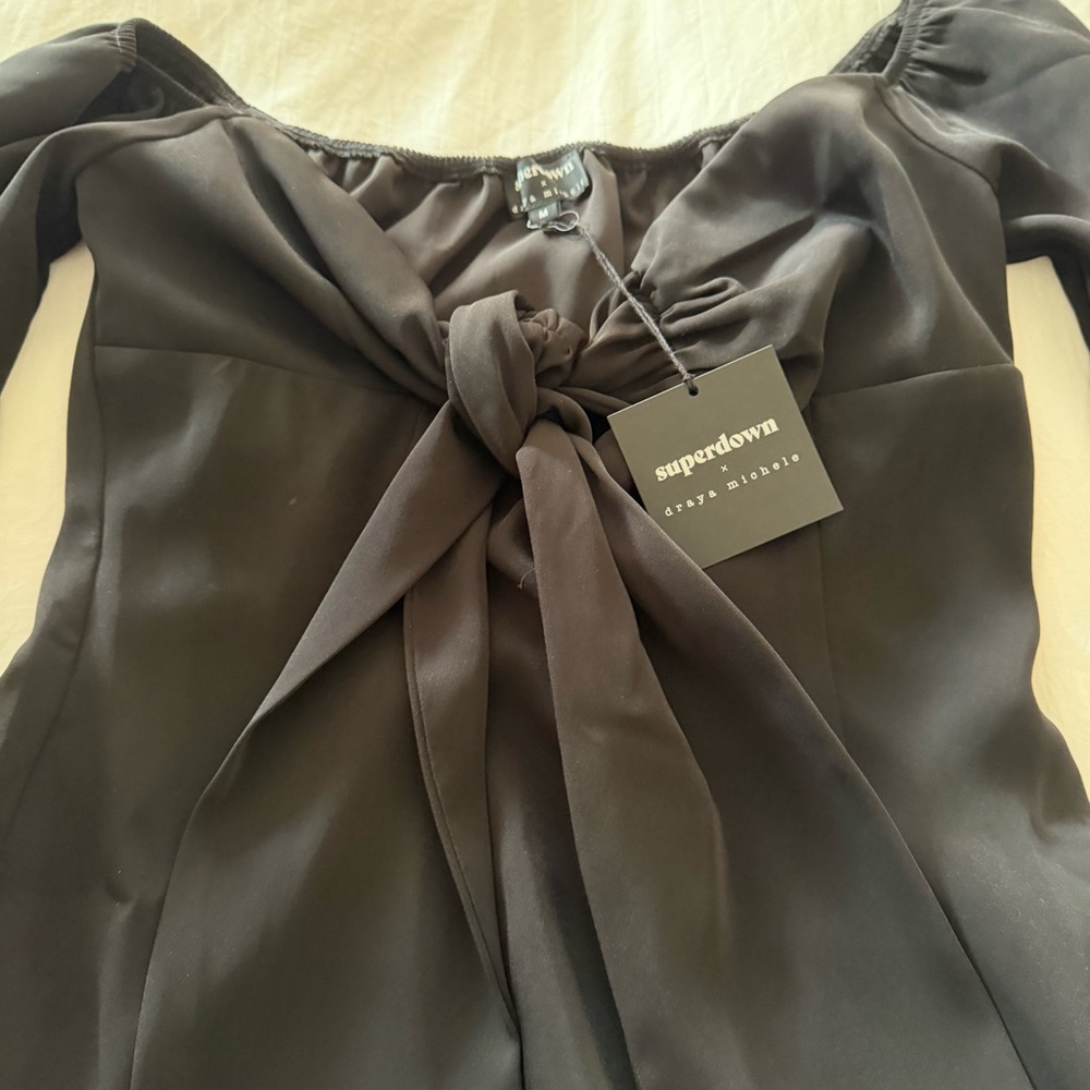 Superdown Elegant Black Tie-Front Blouse